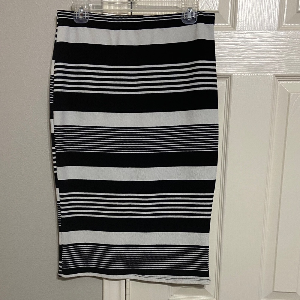 Willa Black & White Striped Pencil Skirt